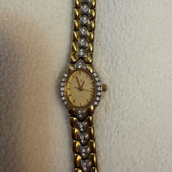 8 inch Elgin Watch
just needs a battery  gold tone - Picture 6 of 8